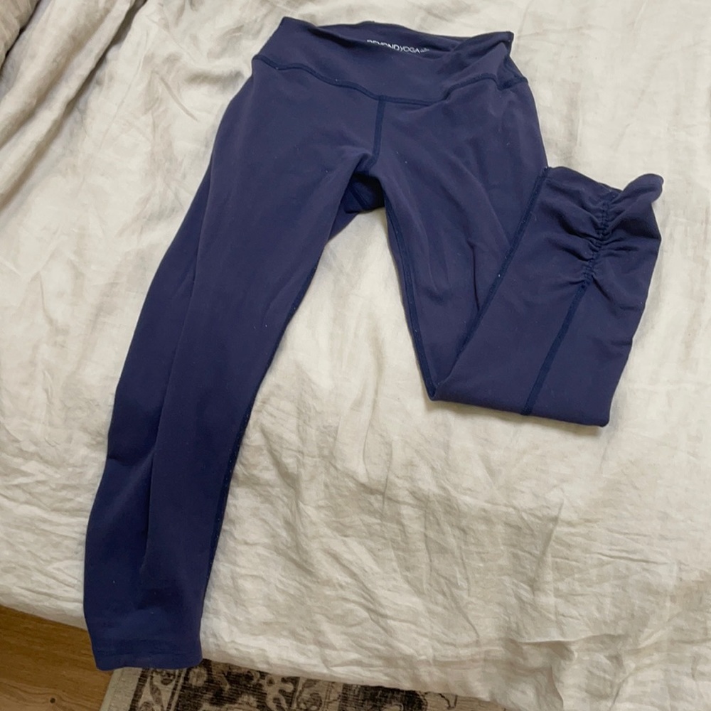 Beyond yoga dark blue cropped yoga pant size small